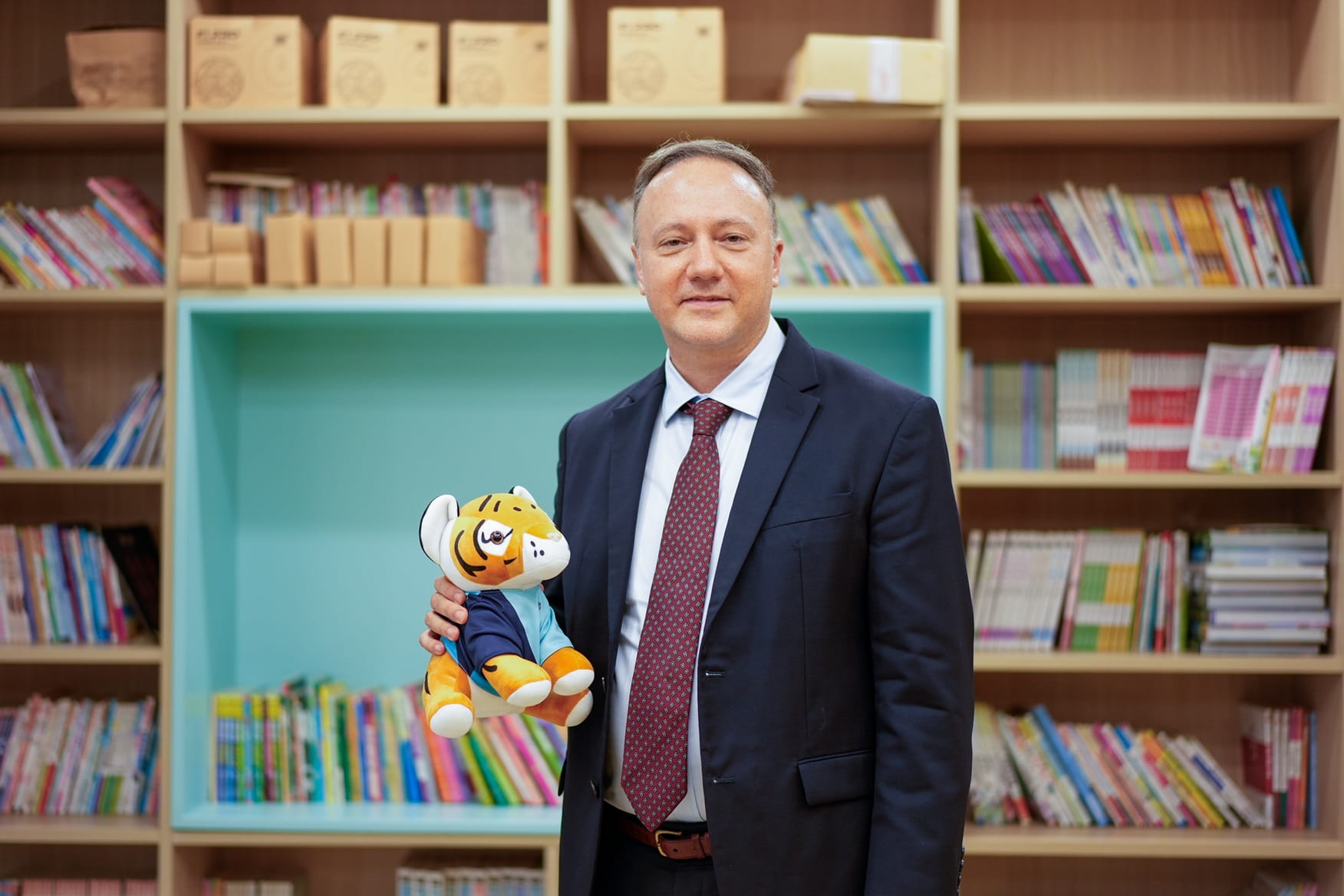 我们的双语教师 | 广州市番禺区诺德安达学校 - 03 Feature Cards Tabs